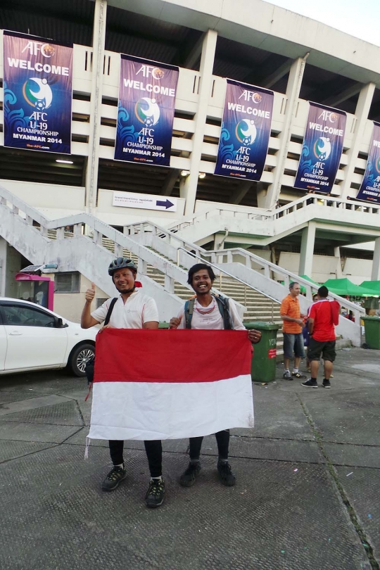 Ini 2 WNI yang nekat gowes ke Myanmar demi dukung Evan Dimas dkk