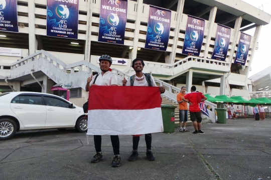 Ini 2 WNI yang nekat gowes ke Myanmar demi dukung Evan Dimas dkk