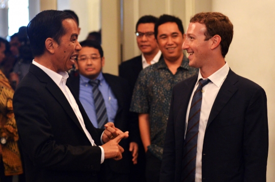 Keakraban Mark Zuckerberg saat bertemu Jokowi di Balai Kota