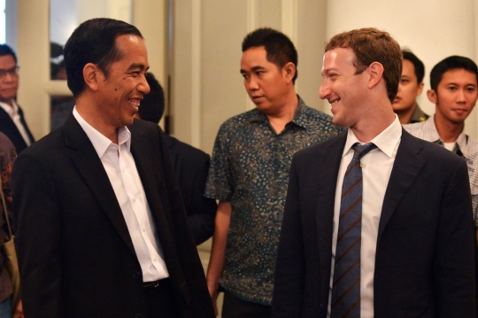 Keakraban Mark Zuckerberg saat bertemu Jokowi di Balai Kota