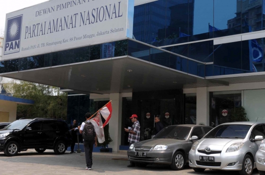 Jalan kaki Malang-Jakarta, Giman akhirnya finis di kantor PAN