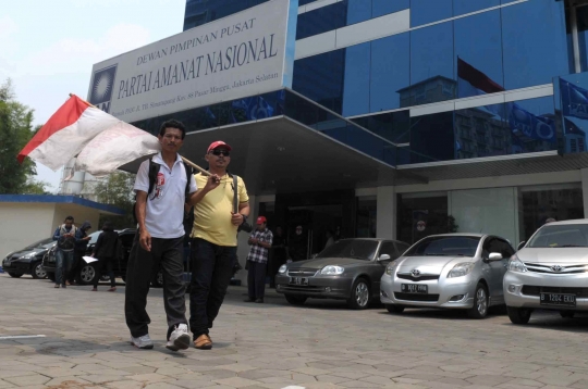 Jalan kaki Malang-Jakarta, Giman akhirnya finis di kantor PAN