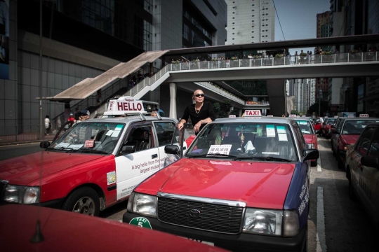 Ratusan sopir taksi protes pelajar Hong Kong minta jalan dibuka