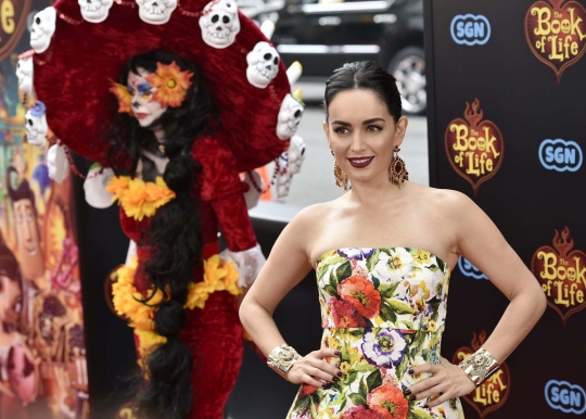 Pesona aktris top latin Ana Reguera hadiri premiere Book of Life