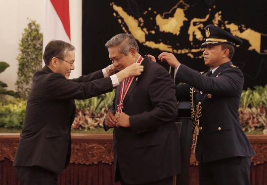 Jelang lengser, SBY terima gelar doktor dari Universitas Soka