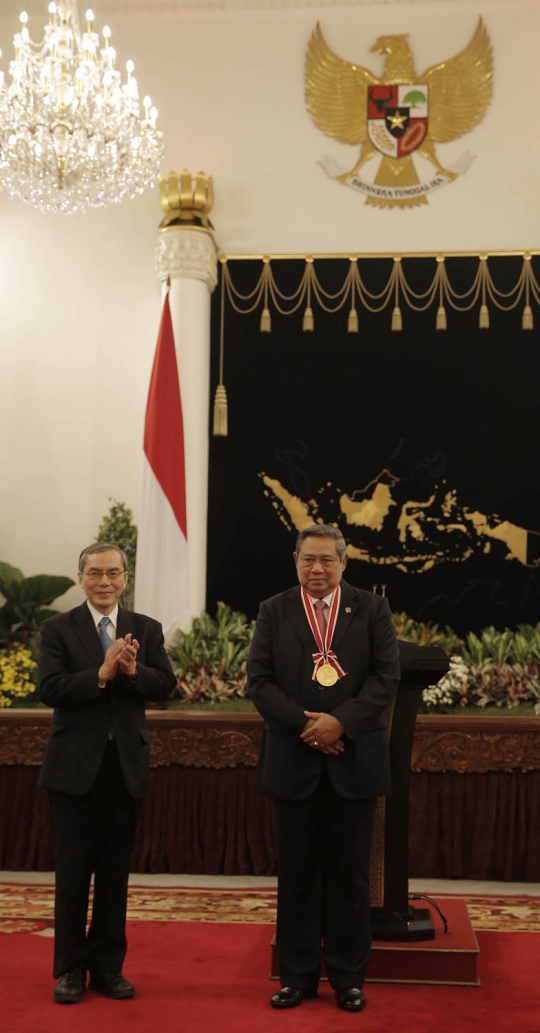 Jelang lengser, SBY terima gelar doktor dari Universitas Soka