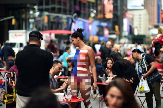 Bebasnya New York, wanita leluasa body painting di depan umum