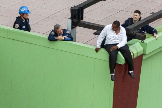 Aksi percobaan bunuh diri di Times Square gegerkan New York