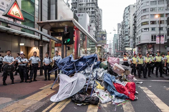 Polisi bongkar paksa tenda-tenda pelajar di jalanan Hong Kong