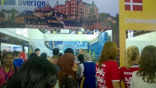 Mengunjungi pameran wisata dan budaya Eropa di Balai Kartini