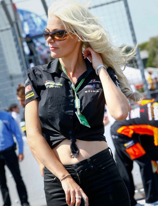 Gaya seksi para gadis payung hiasi MotoGP Australia
