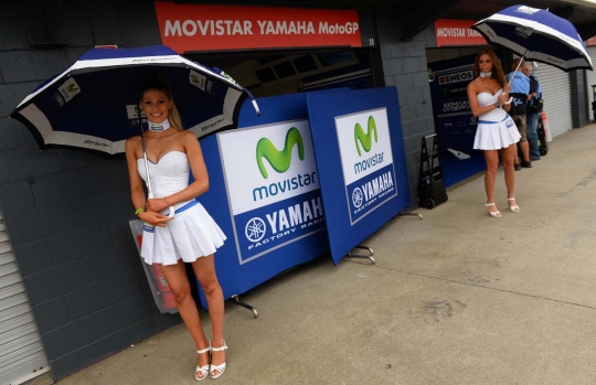 Gaya seksi para gadis payung hiasi MotoGP Australia