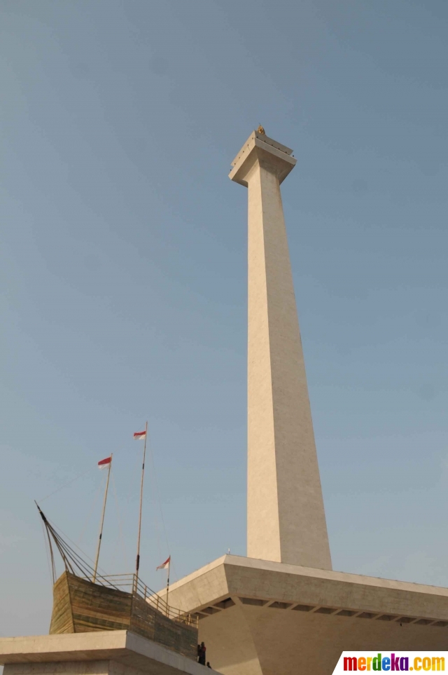 Foto : Panggung 'Syukuran Rakyat Salam 3 Jari' di Monas 