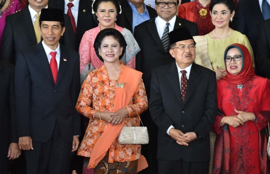 Wajah sumringah Jokowi hadiri pelantikan di Gedung MPR