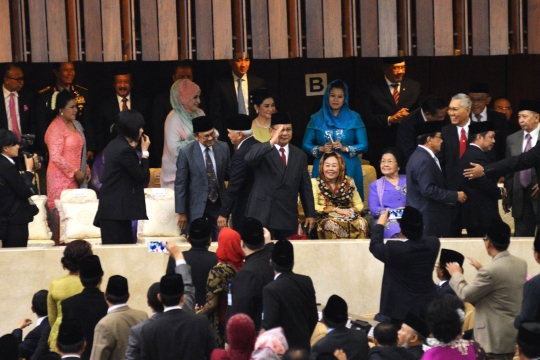 Riuh tepuk tangan sambut kedatangan Prabowo di pelantikan Jokowi