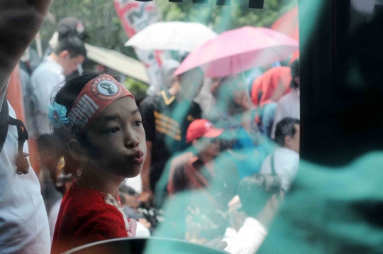 Syukuran Jokowi-JK, warga bentangkan bendera merah putih raksasa