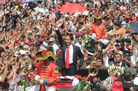 Syukuran Jokowi-JK, warga bentangkan bendera merah putih raksasa