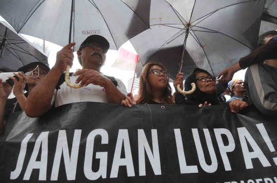 Syukuran Jokowi-JK, warga bentangkan bendera merah putih raksasa