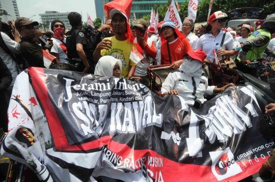 Syukuran Jokowi-JK, warga bentangkan bendera merah putih raksasa