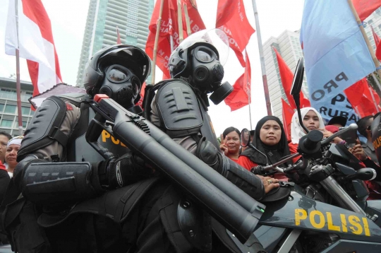 Antisipasi kerusuhan, polisi & TNI amankan kirab Jokowi-JK di HI