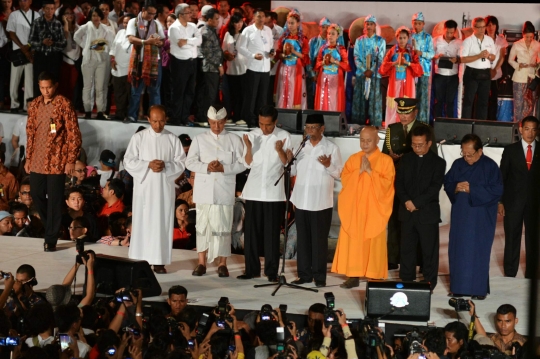 Ratusan ribu warga banjiri malam syukuran Jokowi di Monas