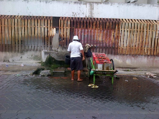 Kemarau, sumur warisan Belanda ini jadi andalan warga Semarang