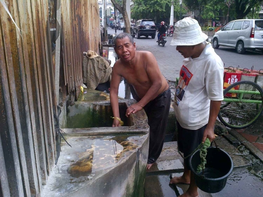 Kemarau, sumur warisan Belanda ini jadi andalan warga Semarang