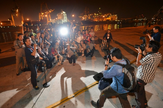 Jokowi batal umumkan kabinet, panggung dipakai foto selfie