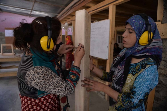 Potret kehidupan wanita Lembah Hunza mayoritas jadi tukang kayu