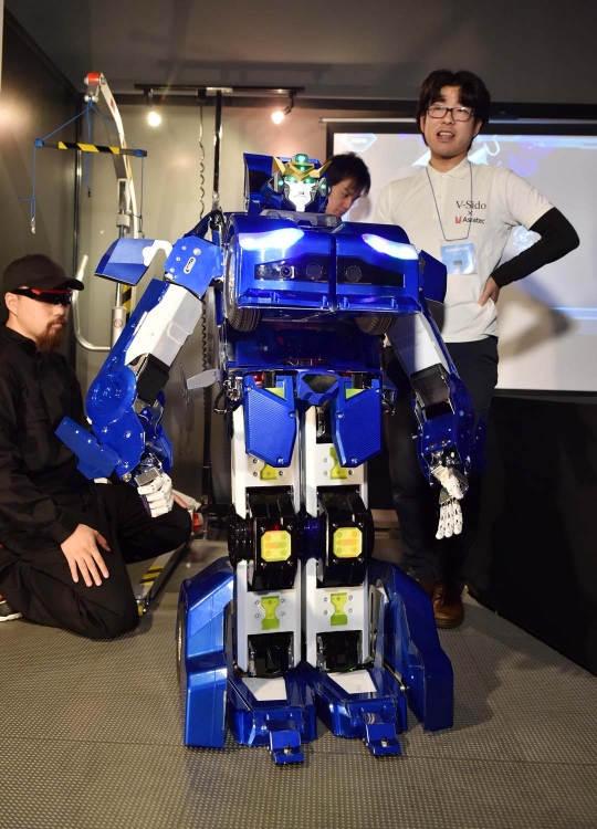 Canggihnya robot transformer J-Deite Quarter buatan Jepang