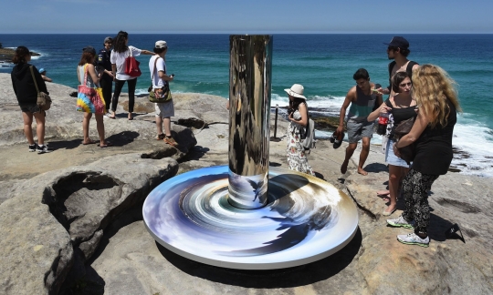 Karya seni unik ini bikin heboh pengunjung pantai di Sydney