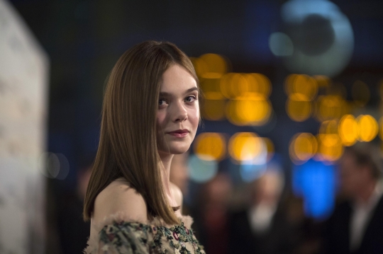 Senyum manis Elle Fanning di pemutaran 'Low Down'