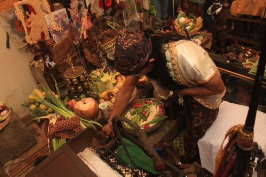 Mengintip penjamasan pusaka Kerajaan Kediri pada malam 1 Suro