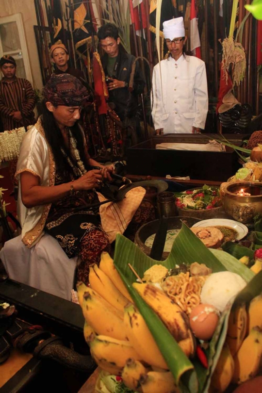 Mengintip penjamasan pusaka Kerajaan Kediri pada malam 1 Suro