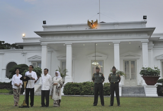 Presiden Jokowi saat umumkan 34 menteri baru di Istana