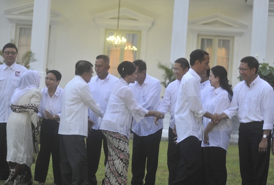 Presiden Jokowi saat umumkan 34 menteri baru di Istana