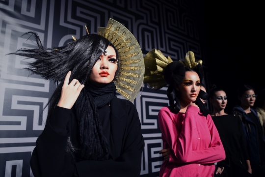 Tren makeup Mao Geping di China Fashion Week 2014