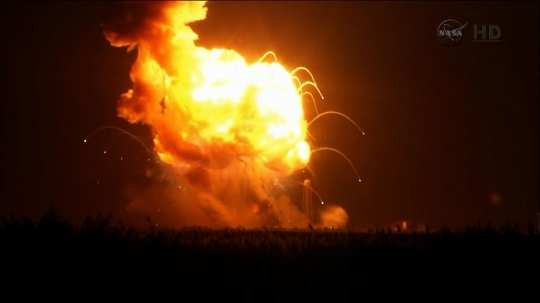 Dahsyatnya ledakan roket NASA saat meluncur dari Wallops Island
