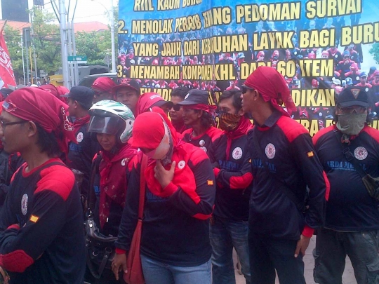 Tolak upah minim, ratusan buruh meruwat Wali Kota Semarang