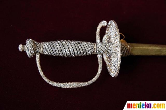 Foto : Mengintip kemewahan pedang berlian Napoleon 
