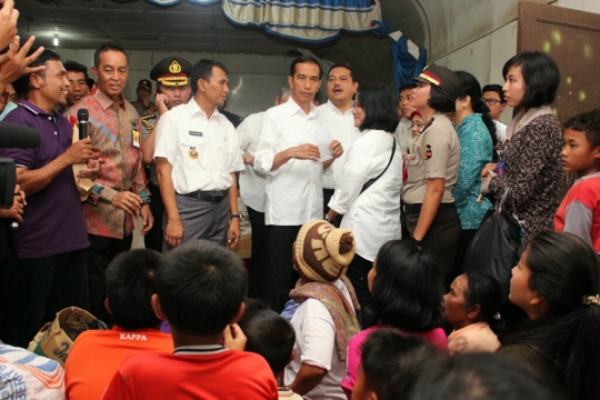 Antusiasme ribuan pengungsi Sinabung sambut kedatangan Jokowi