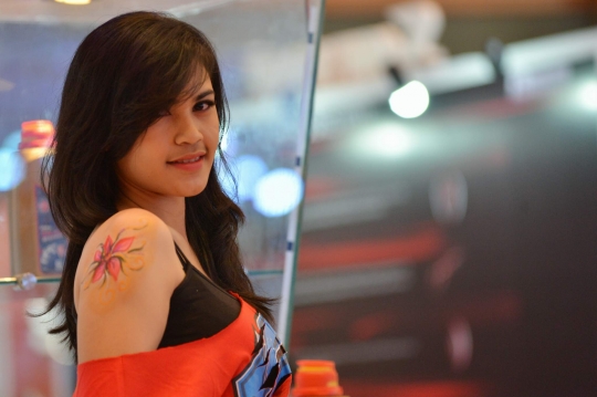 Model seksi panaskan Indonesia Motorcycle Show 2014 di Senayan