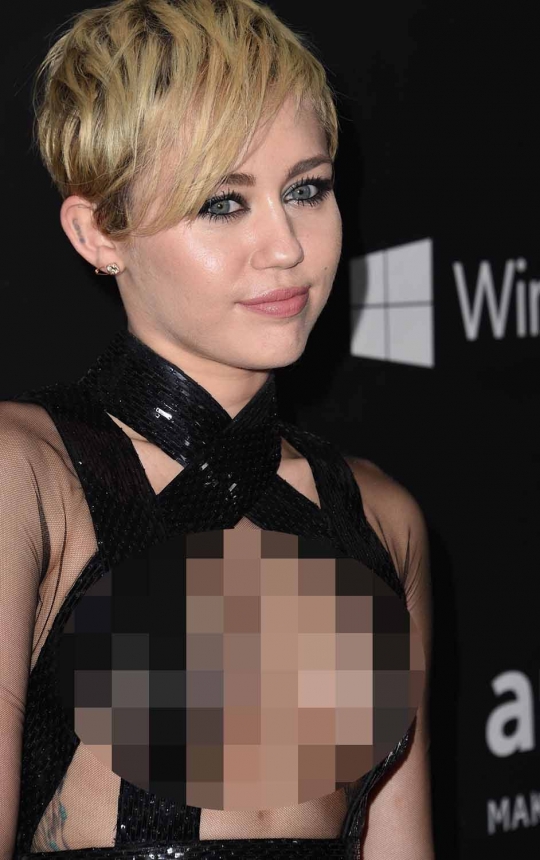 Miley Cyrus tampil nyaris topless saat hadiri amfAR di Hollywood