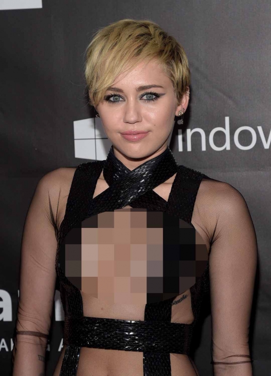 Miley Cyrus tampil nyaris topless saat hadiri amfAR di Hollywood