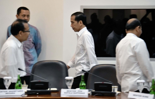Jokowi gelar rapat ekonomi bahas penerimaan pajak