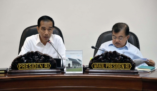 Jokowi gelar rapat ekonomi bahas penerimaan pajak