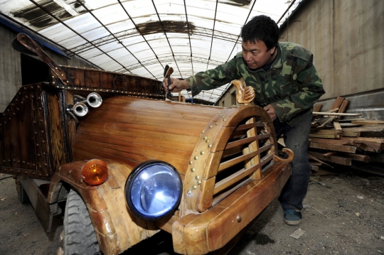 Tukang kayu asal China ini ciptakan mobil ramah lingkungan