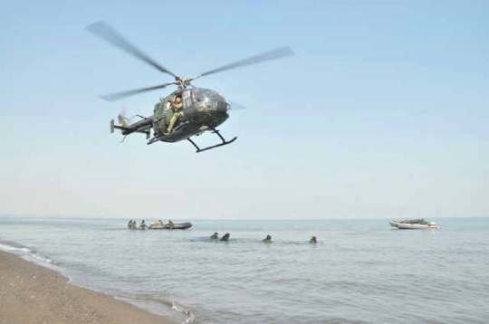 Aksi prajurit Tontaipur Kostrad menyerbu pantai