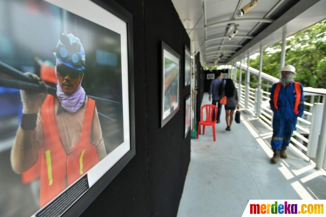 Foto : Pameran foto satu tahun proyek MRT di jembatan 