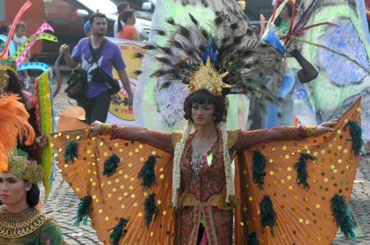 Gaya para waria yang hebohkan Gelar Budaya Rakyat 2014 di Monas